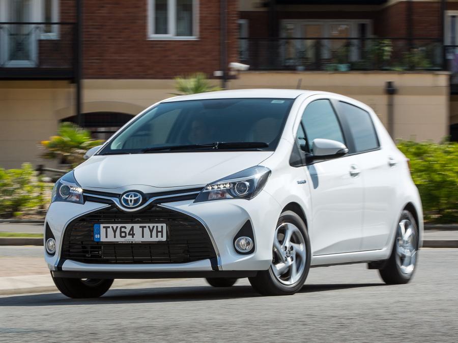  Toyota Yaris Hybrid 2014 года  (UK) (фото 6 из 10)